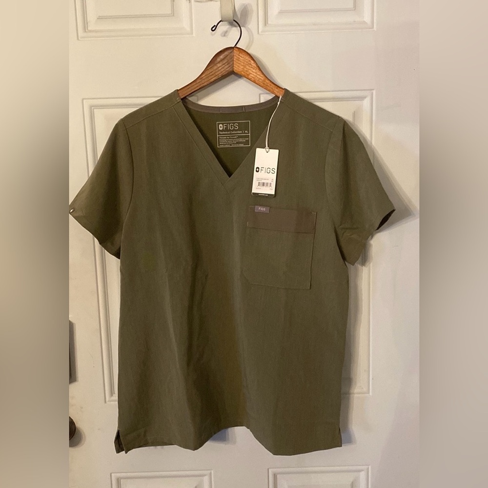 NWT FIGS Beige Classic Cargo Scrubs Top